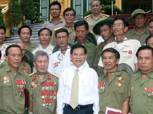Chủ tịch nước Nguyễn Minh Triết tiếp các cựu chiến sĩ Tiểu đoàn K3 – Tam Đảo tham gia bảo vệ Thành cổ Quảng Trị