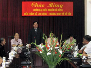 Thứ trưởng Phạm Minh Huân tiếp thân mật đoàn đại biểu người có công tỉnh Hậu Giang