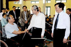 Chủ tịch UBTW MTTQ Việt Nam thăm và chúc Tết Trung tâm Điều dưỡng Thương binh Thuận Thành