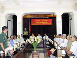 Lãnh đạo Cục Người có công tiếp thân mật Đoàn Cựu tù chính trị và tù binh tỉnh Kiên Giang