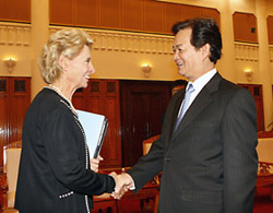 Thủ tướng Nguyễn Tấn Dũng tiếp Thống đốc bang Oa-sinh-tơn (Hoa Kỳ)