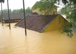 Bất ngờ vì mưa quá lớn, Quảng Bình xin trực thăng cứu dân