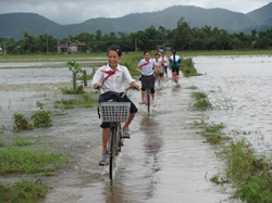 Học sinh rốn lũ Quảng Bình trở lại trường học