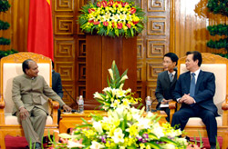 Thủ tướng Nguyễn Tấn Dũng tiếp Bộ trưởng Quốc phòng Ấn Độ và Hàn Quốc