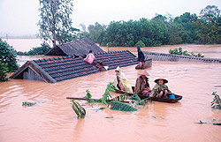 Miền Trung chịu thiệt hại nặng nề bởi mưa lũ
