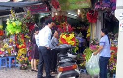 Hà Nội: Sôi động dịch vụ hoa ngày 20/10