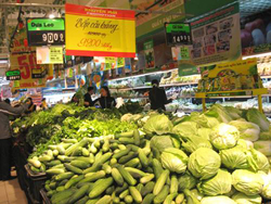 Rau xanh tại Hà Nội đồng loạt giảm giá