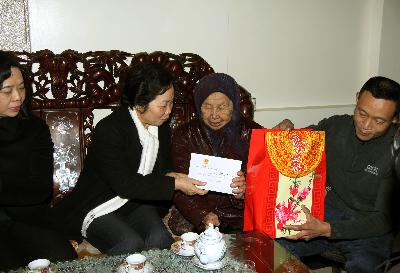 Lãnh đạo Đảng, Nhà nước thăm, chúc tết và tặng quà nhân dịp xuân Tân Mão