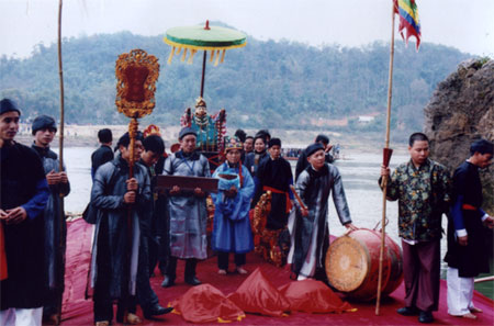 Lần đầu tiên tổ chức lễ hội Sông Hồng