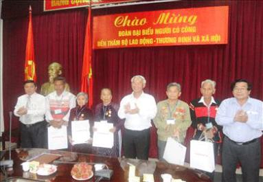 Thứ trưởng Nguyễn Ngọc Phi tiếp thân mật đoàn đại biểu Người có công tỉnh Đăk nông