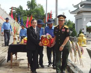 Kon Tum: Truy điệu và an táng 14 liệt sỹ quân tình nguyện Việt Nam hy sinh tại Lào và Campuchia